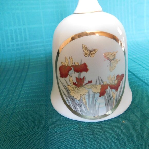 Chokin 5 inch butterflies rust yellow floral bell near mint condition - Picture 2 of 5